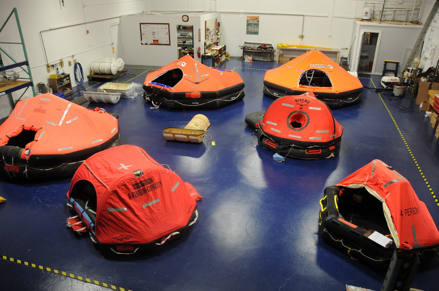 Liferaft service station